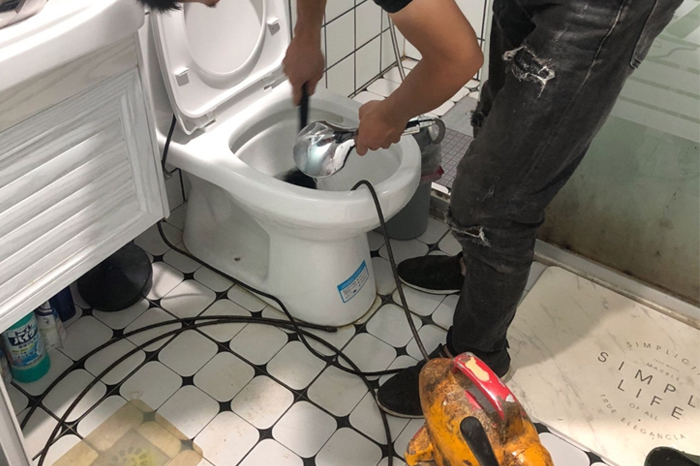 青田马桶堵塞自己疏通还是找师傅?专业上门服务让你省时更省心